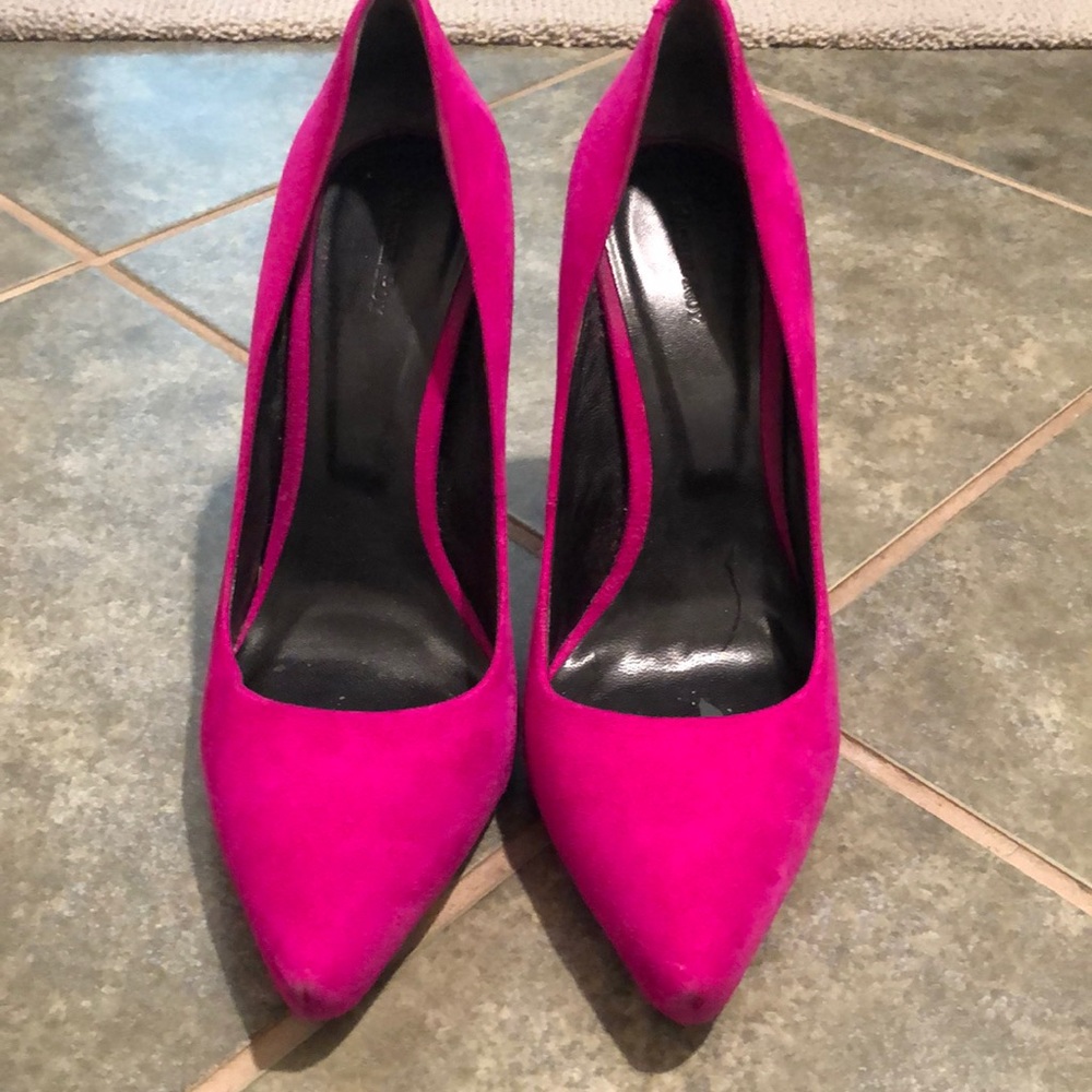 Hot pink suede Rachel Roy pumps